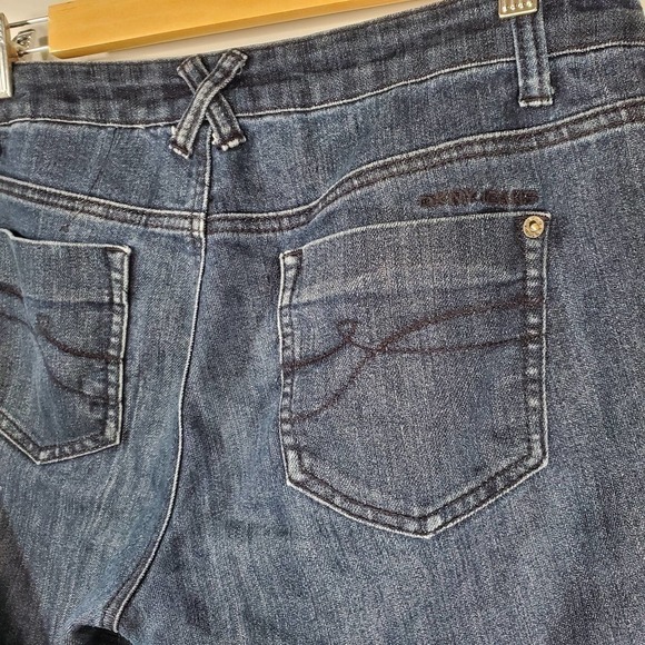 DKNY Jeans Rolled Cuff Bermuda Denim Shorts Dark Wash Blue Size 6 - Picture 5 of 10